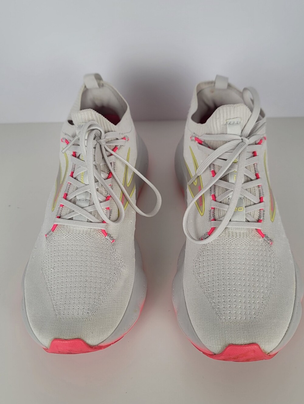 Womens 10.5 Brooks Gyycerin Stealthfit 20 Running Shoes White Pink